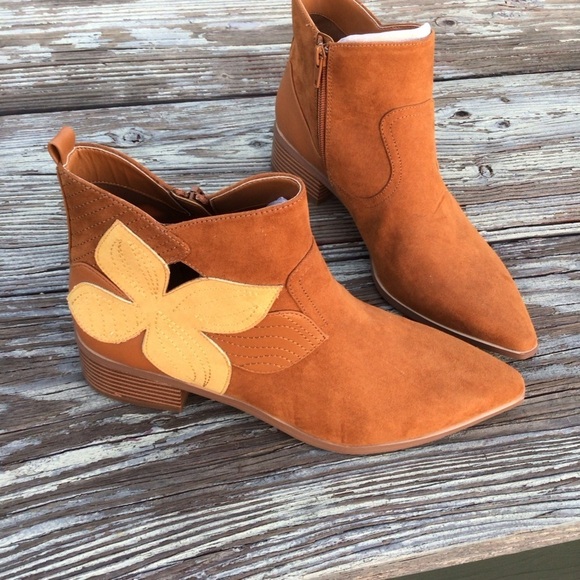 Monroe & Main Womens Floral Ankle Bootie Shoe size 10 M Tan - Picture 1 of 7